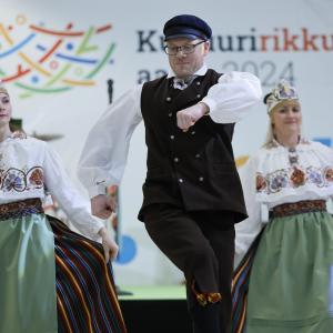     Eesti kogukonnad kultuuririkkuse aasta avamisel Tallinna Muusika- ja Balletikoolis.