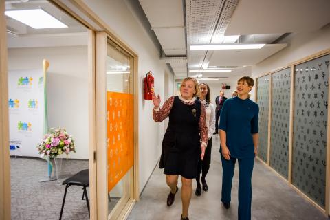 President külastas Narva eesti keele maja